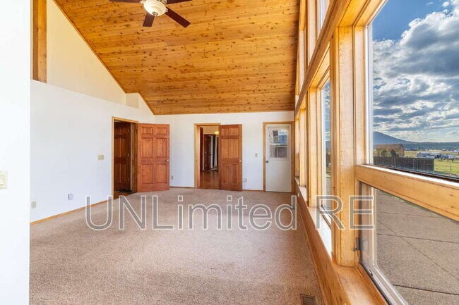 Building Photo - 6600 W Suzette Ln