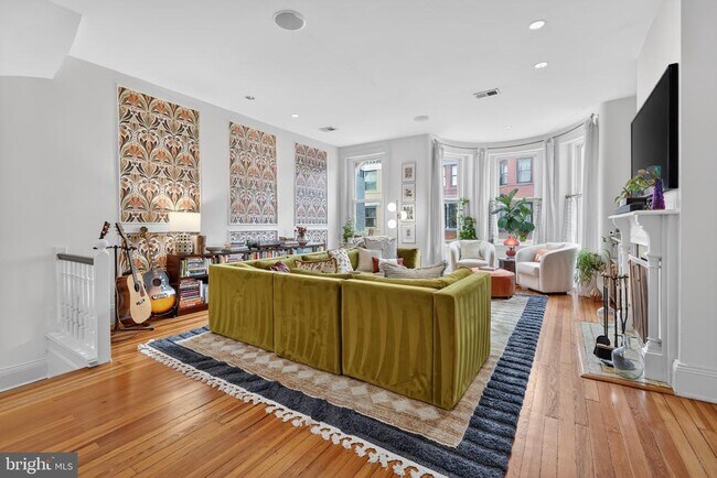 Building Photo - 1731 Riggs Pl NW