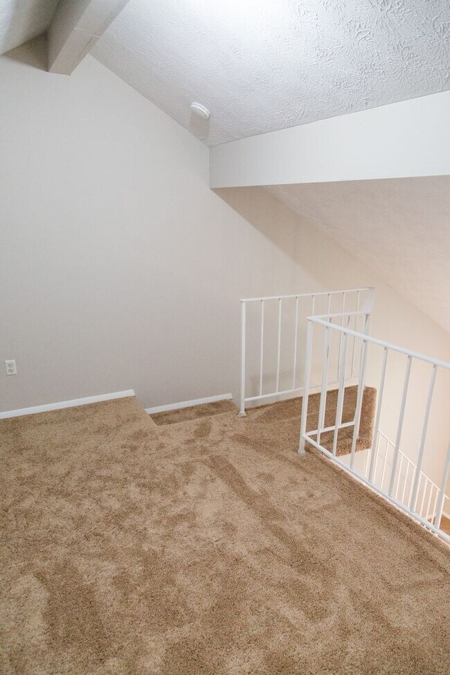 Building Photo - Enjoy Freshly Painted Open Floor Plan!