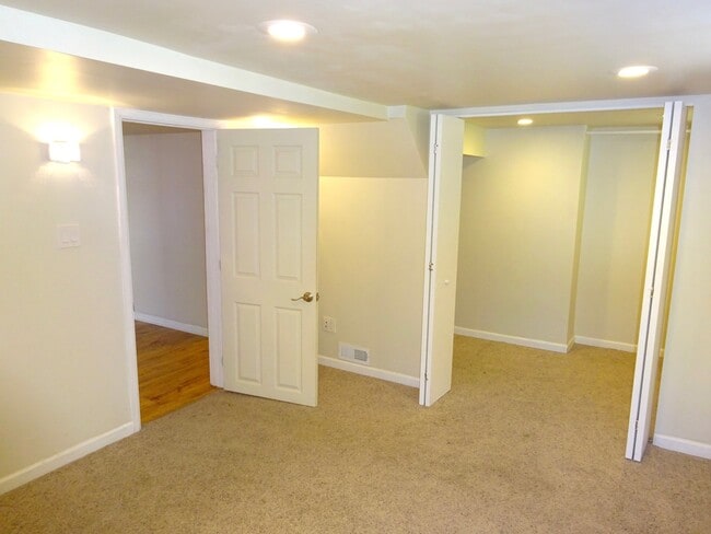 Building Photo - Bright and Charming Sunnyside Bungalow