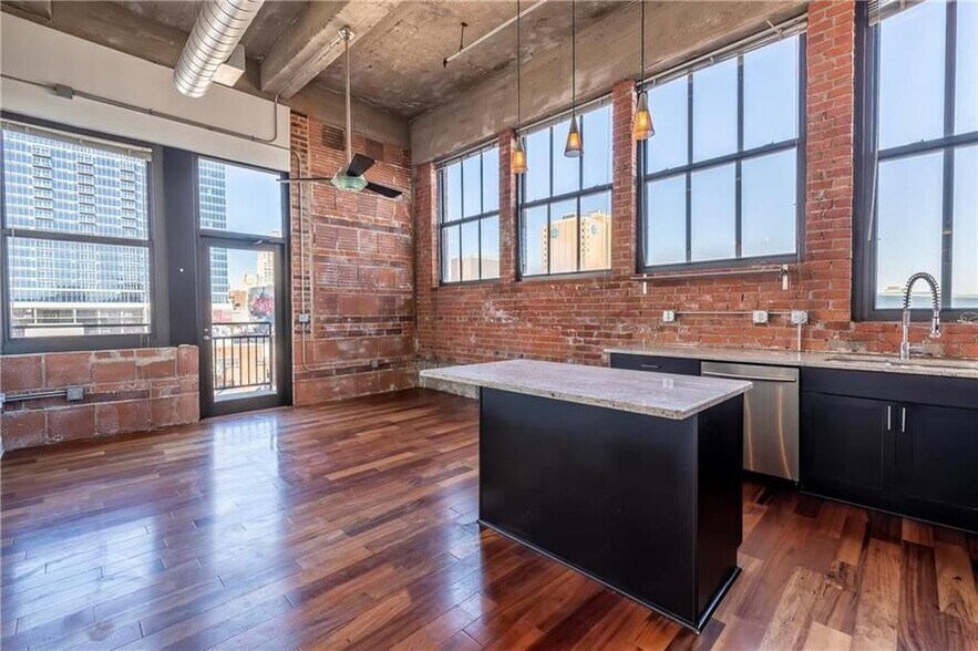 Wood Floors - 1535 Walnut St Unit 701