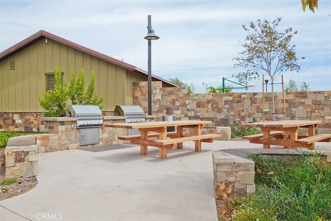 Building Photo - 154 Pavilion Park