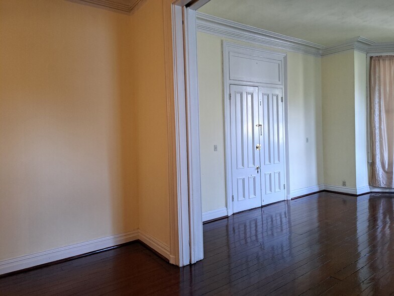 Building Photo - 364 Middle St