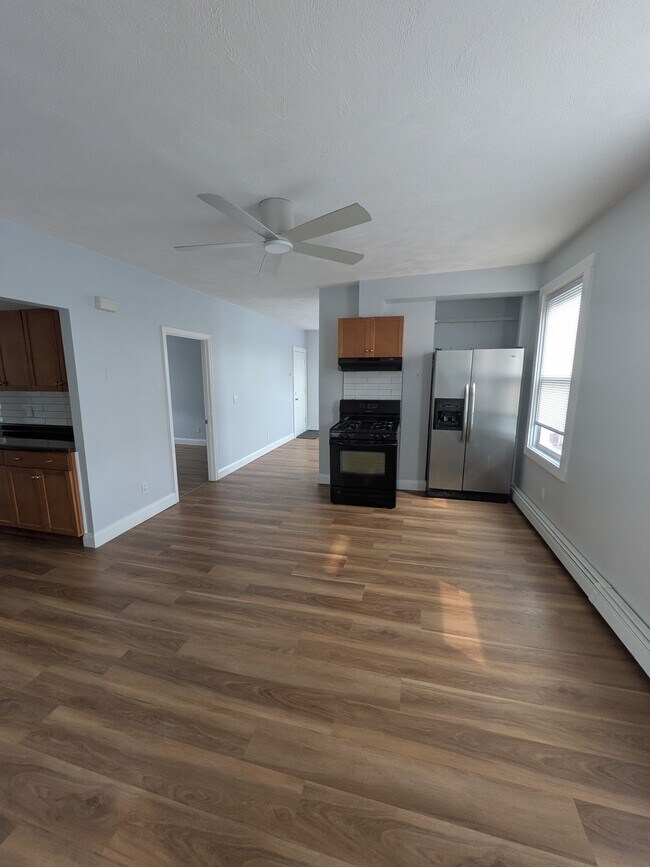 Building Photo - 81 Ledge St