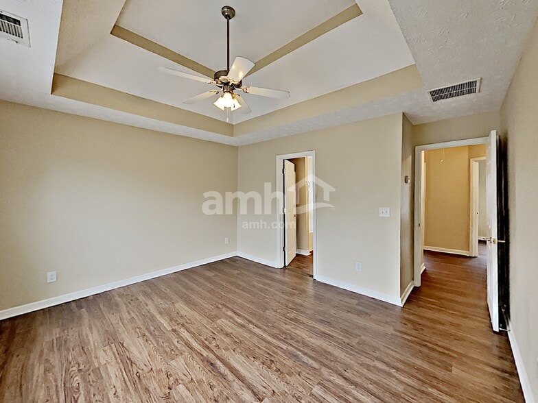 Building Photo - 125 Sanders Walk