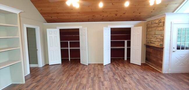 master with 2 large closets plus storage - 3582 Northridge Rd