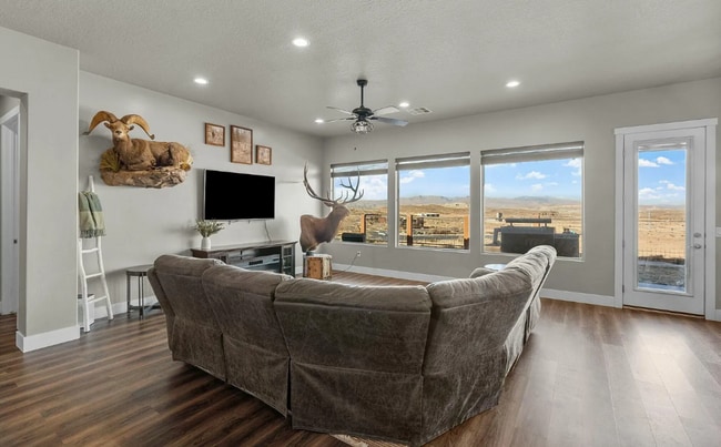 Building Photo - Gorgeous 4 Bedroom Home Surrounded by the Desert Landscape of Southern Utah