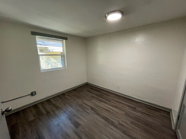 Building Photo - First Place South 1009