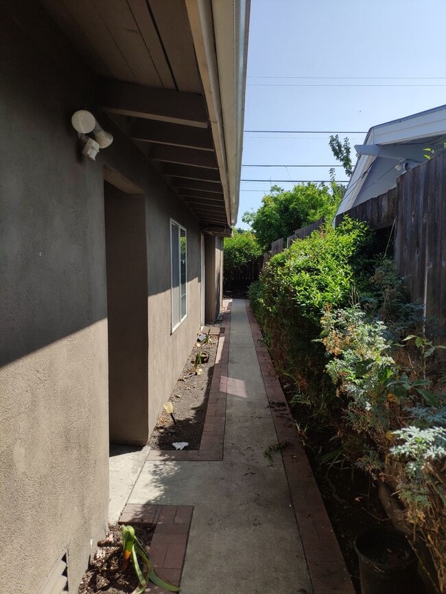 Building Photo - 1150 Pecos Way