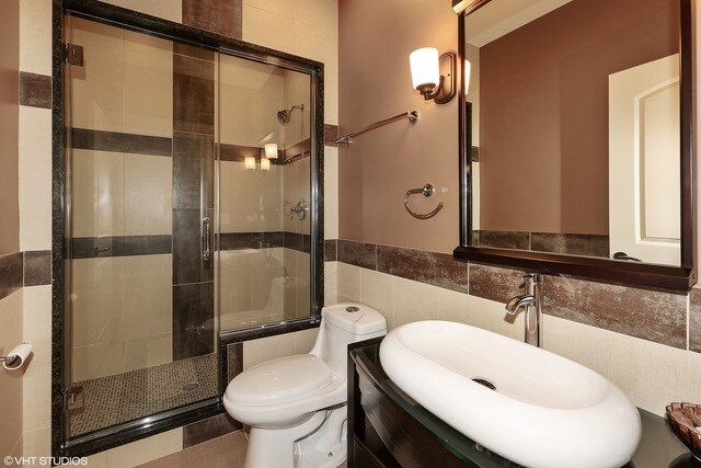 Building Photo - 2323 Douglas Ave