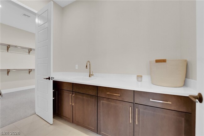 Building Photo - 10663 Stone Ledge Ave