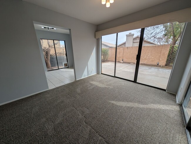 Building Photo - 3 Bedroom Patio Home in Joshua Village Nea...