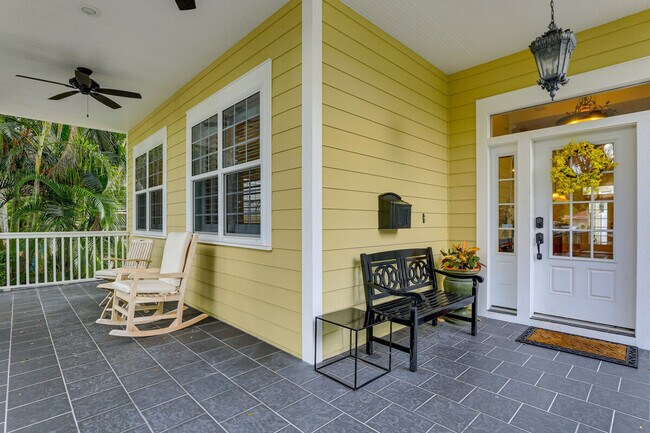 Building Photo - 166 21st Ave N