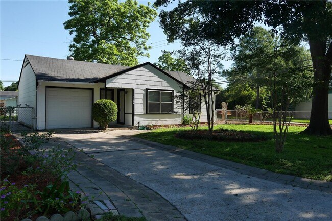 Primary Photo - 7102 Raton St