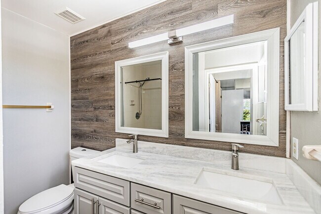 Building Photo - 123 Colony S Dr