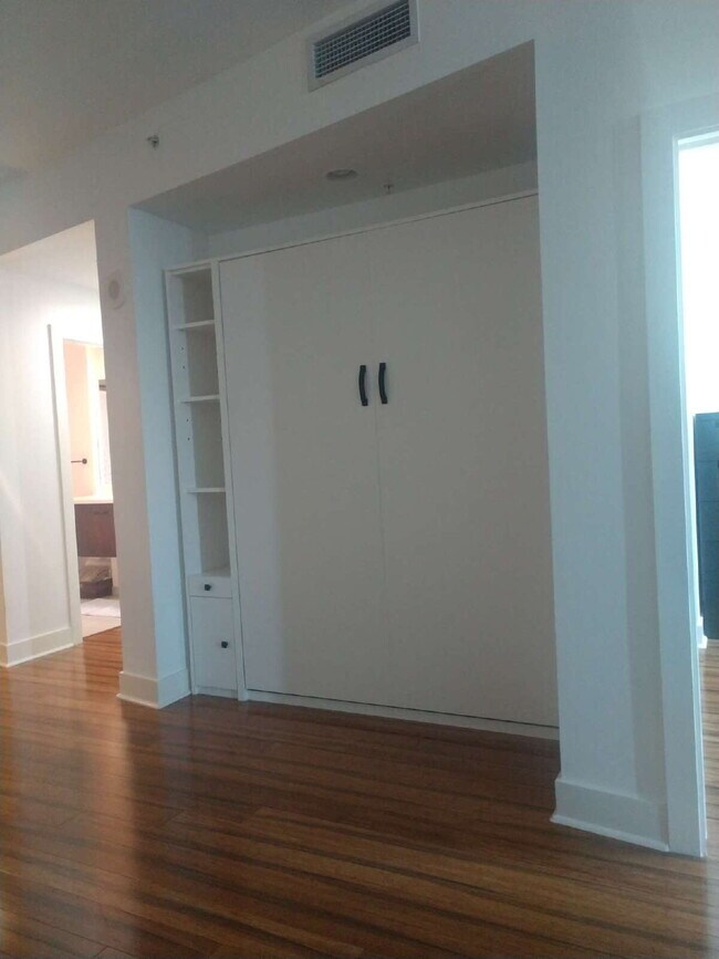 Building Photo - 1 Bedroom Condo in the Heart of Tampa