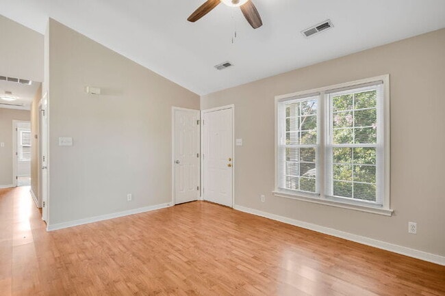 Building Photo - 3 Bedroom Ranch Home with Fenced Yard in Richmond – Available July 15th – $2,295/mo
