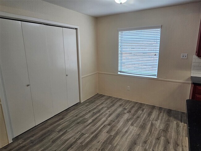 Building Photo - 1113 E Amherst Ln
