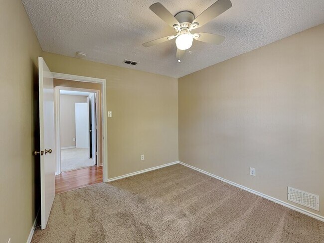 Building Photo - 1017 Woodall Dr