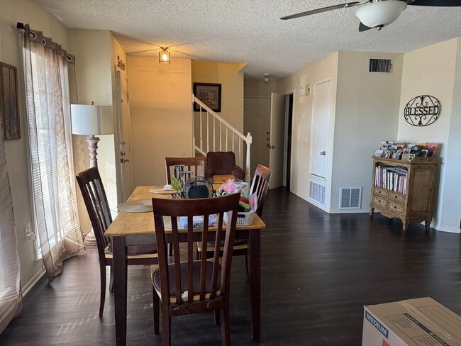 Building Photo - Welcome home to 10022 Windburn Trail!