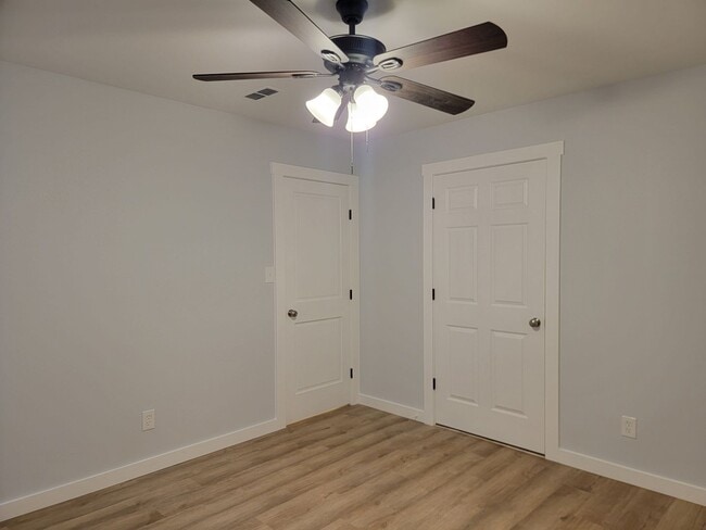 Building Photo - Three bedroom duplex!