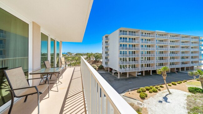 Building Photo - 7205 Thomas Dr