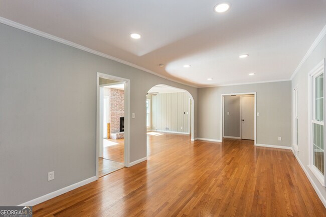 Building Photo - 80 Pinehurst Ln
