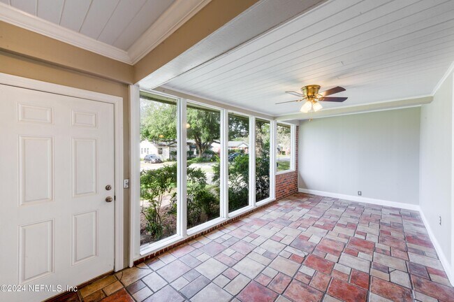Building Photo - 4343 Pinewood Ave