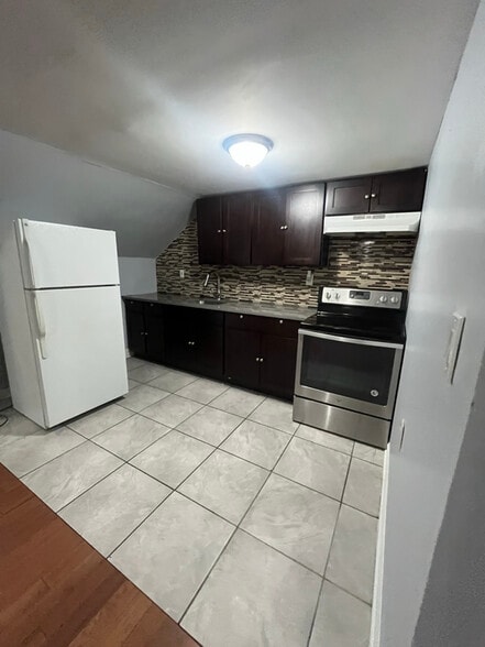 Primary Photo - 116 22nd St