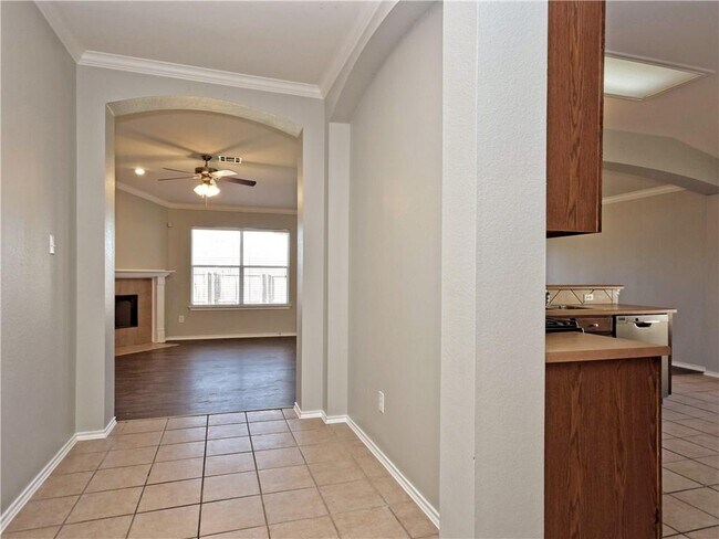 Building Photo - 607 Washington Square Dr