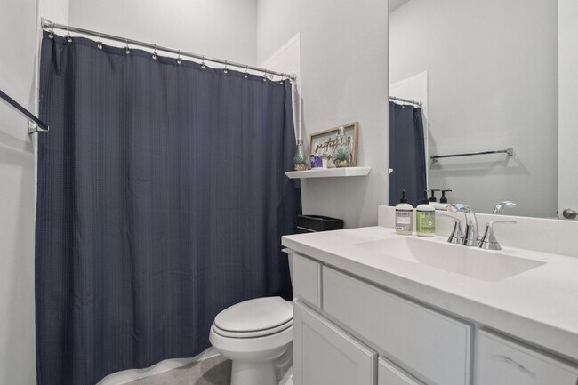Building Photo - 1329 Stoneleigh Pl
