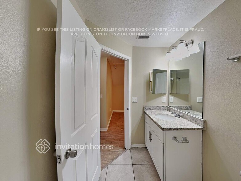 Building Photo - 10851 Newbridge Dr