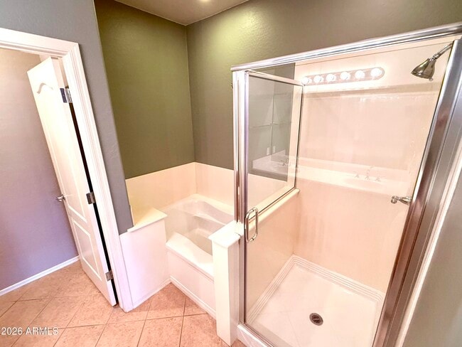 Building Photo - 705 W Queen Creek Rd