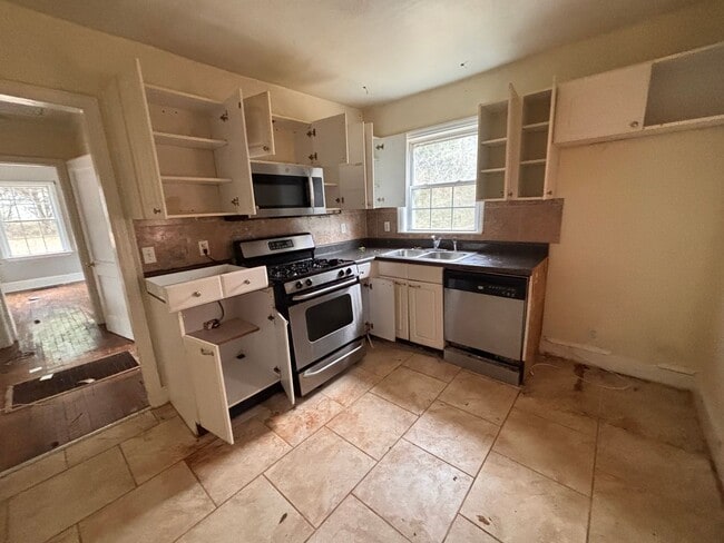 Building Photo - 1561 Pleasant Valley Rd SE