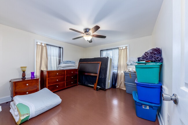 Building Photo - 913 Bern St