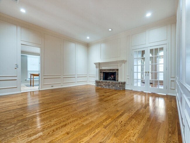 Building Photo - 1728 Tawakoni Ln