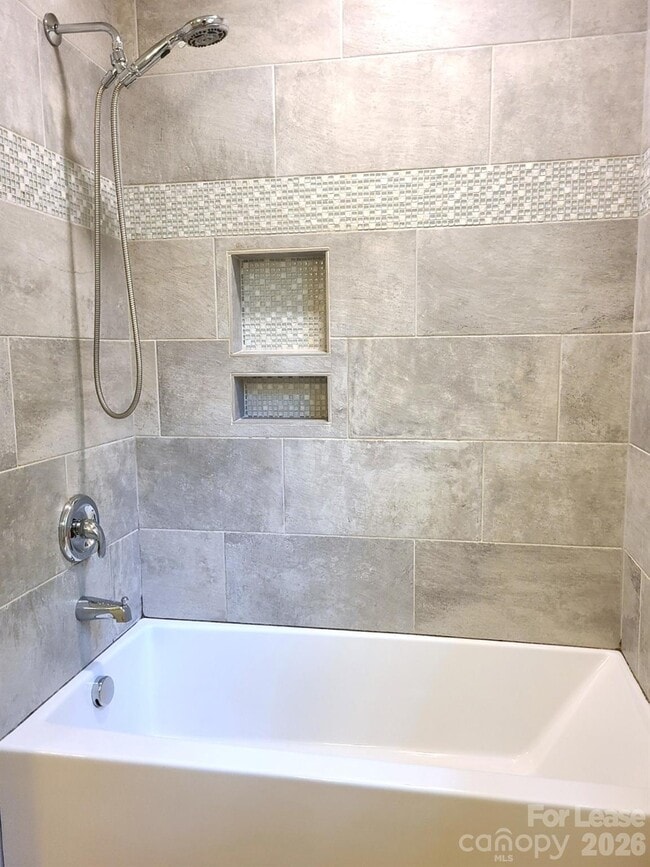 Building Photo - 4229 Hiddenbrook Dr