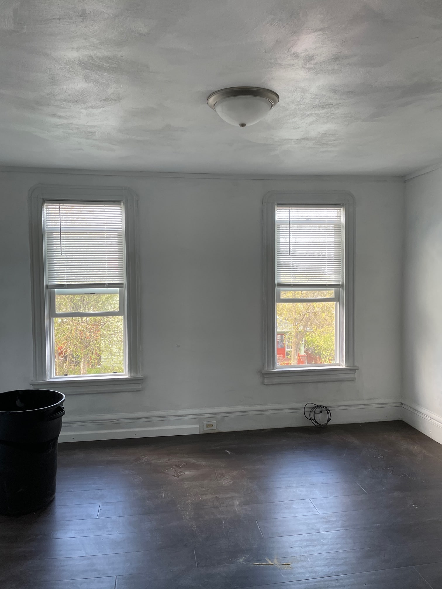 Building Photo - 731 E 5th St