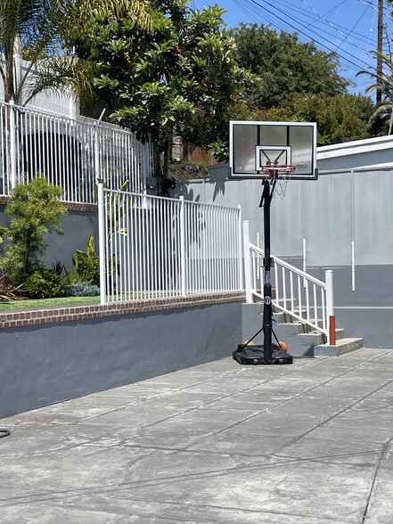 Building Photo - 813 Pier Ave