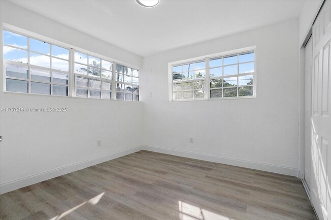 Building Photo - 261 NE 172nd St