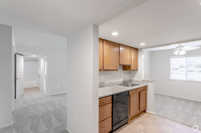 1 BR, 1 BA - 704 SF - West Woods