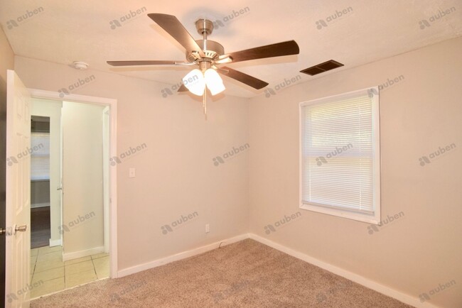 Building Photo - $875 -JUST REDUCED - Charming 2-Bedroom Ho...