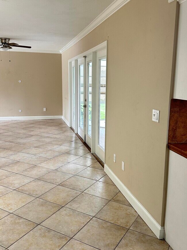 Building Photo - 383 SW Tulip Blvd