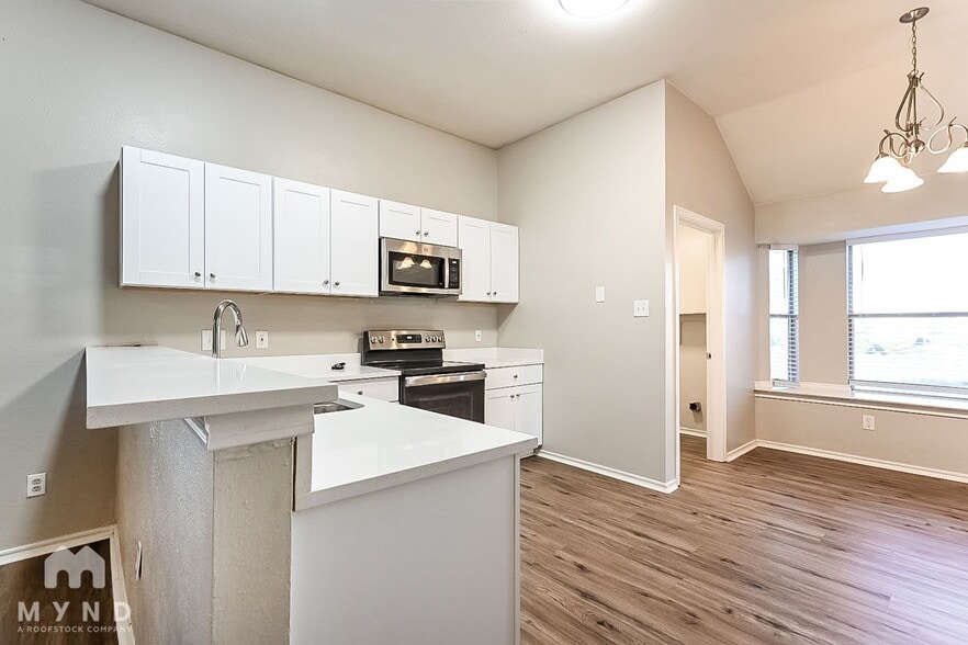 Building Photo - 2526 Sunset Dr