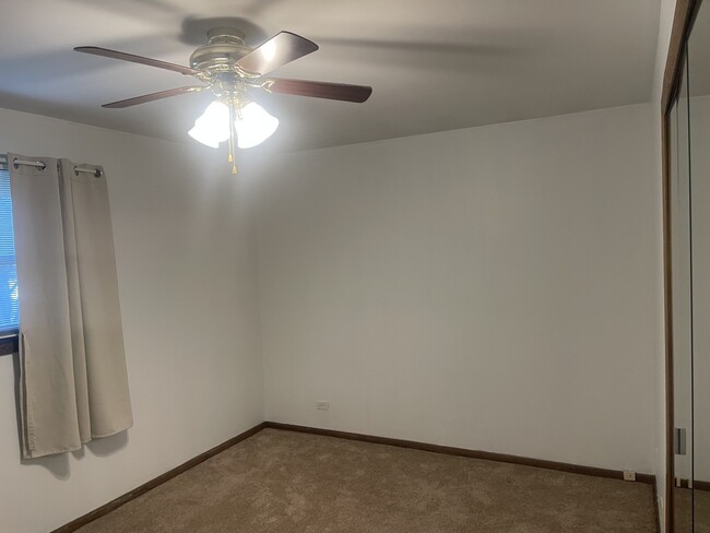 Building Photo - 1004 E Callero Cir