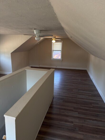 Building Photo - 3422 Pine Grove Ave