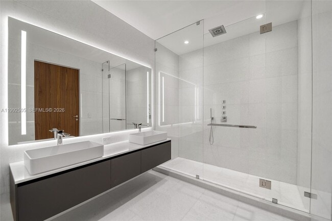 Building Photo - 5 Grove Isle Dr