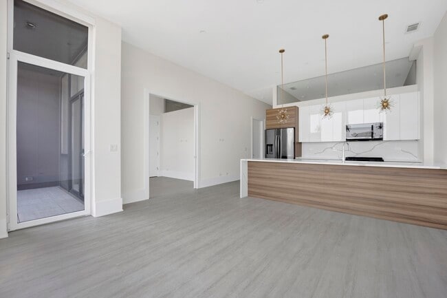 Building Photo - 2400 W Wabansia Ave