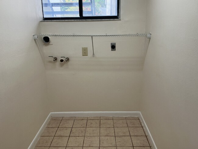 Building Photo - Lakeview Condo Coming Soon | Directly Across from Lake Hollingsworth