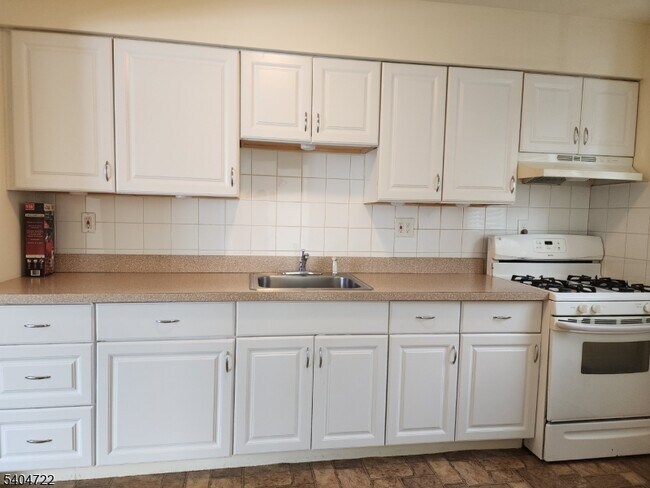 Building Photo - 19 Grove St